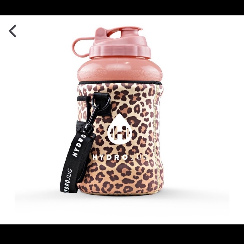 ISO leopard/cheetah sleeve